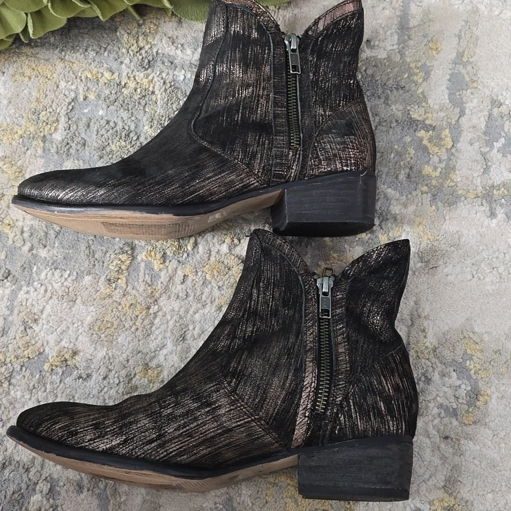 Seychelles Lucky Penny Graphite Metallic Ankle Boots